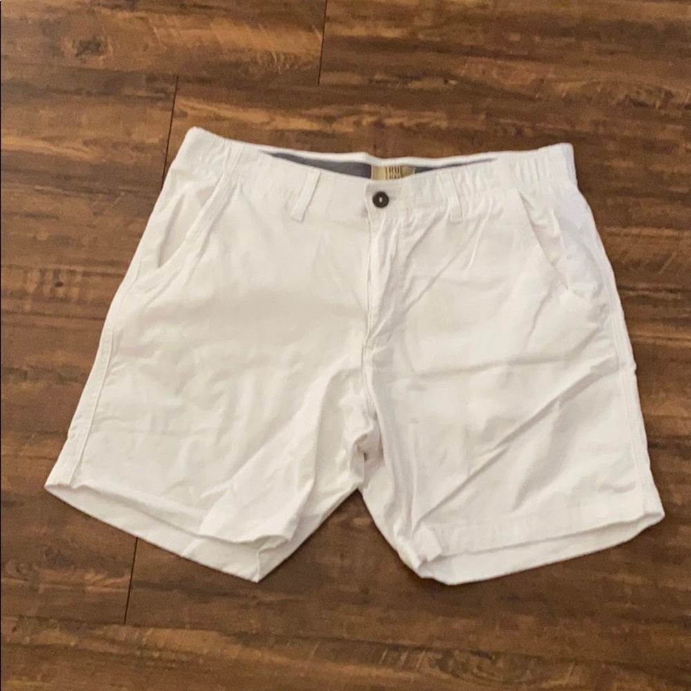 True Craft 34w white shorts